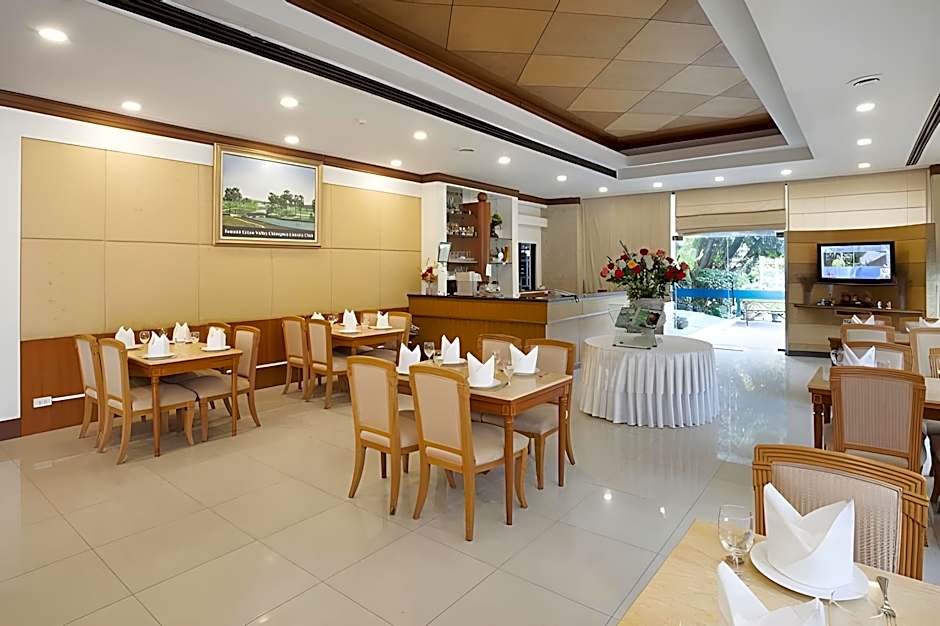 Summit Pavilion Hotel