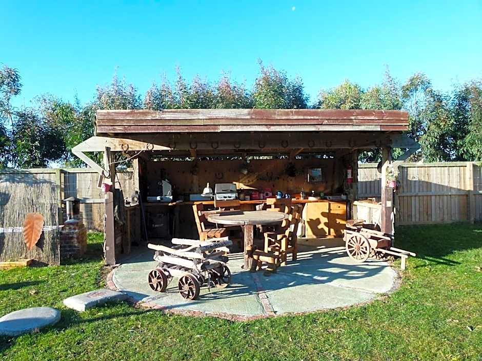 Wacky Stays - unique farm-stay glamping rentals, FREE animal feeding tours
