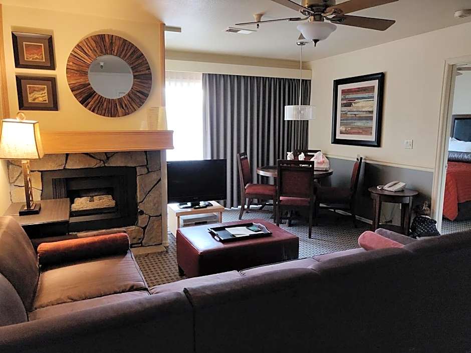 GetAways at the Lodge at Kingsbury Crossing