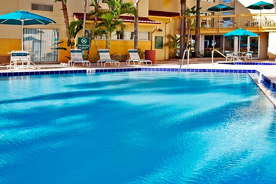 La Quinta Inn & Suites by Wyndham St. Pete-Clearwater Airport