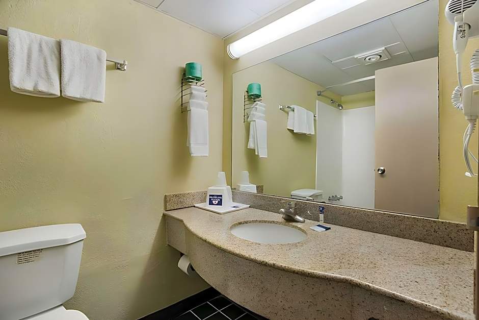 Americas Best Value Inn Tulsa at I-44