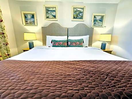 Deluxe Double Room with Shower