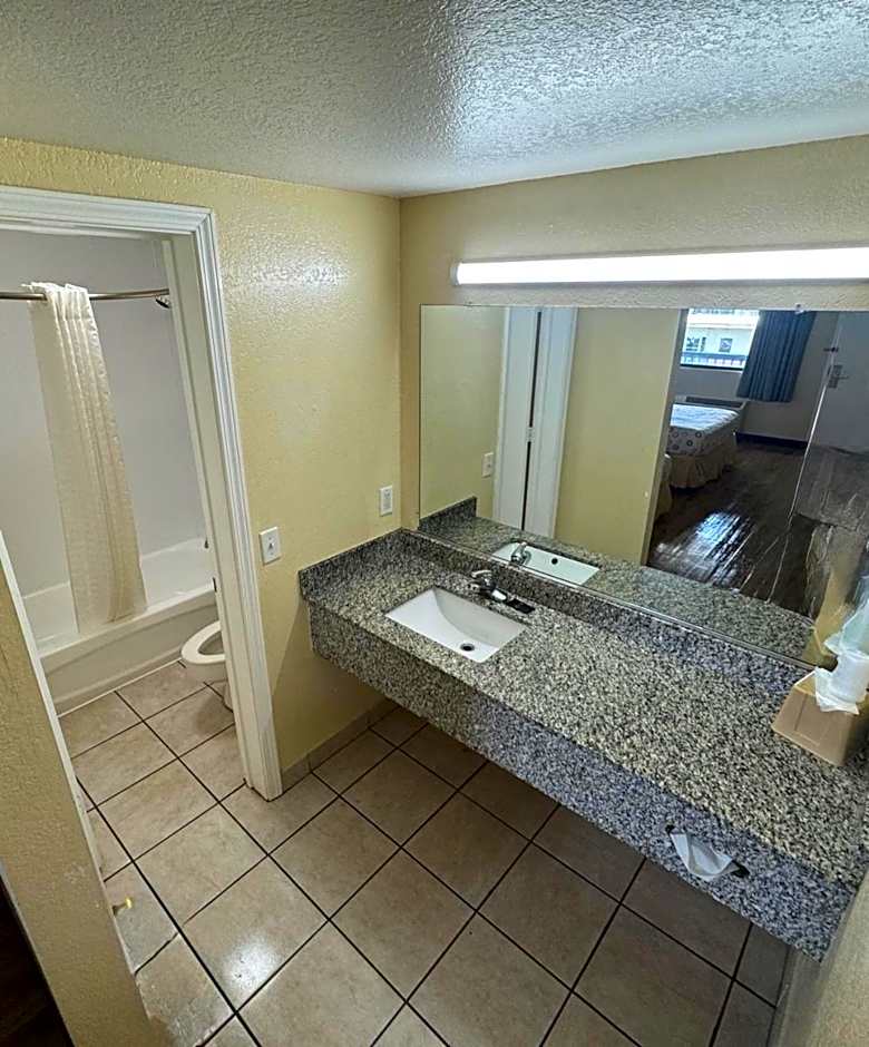 Hole Inn the Wall Hotel - Fort Walton Beach - Sunset Plaza - near Beaches & Hurlburt