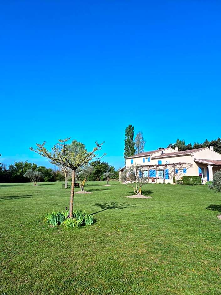 Mas Clement - Chambre et table d'hôtes