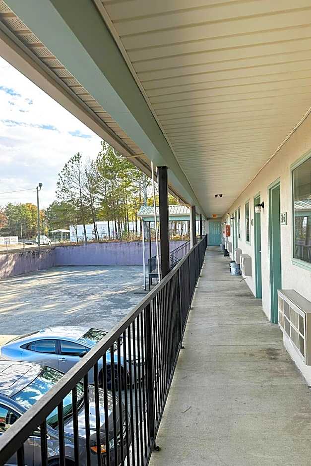 Garden Inn & Suites