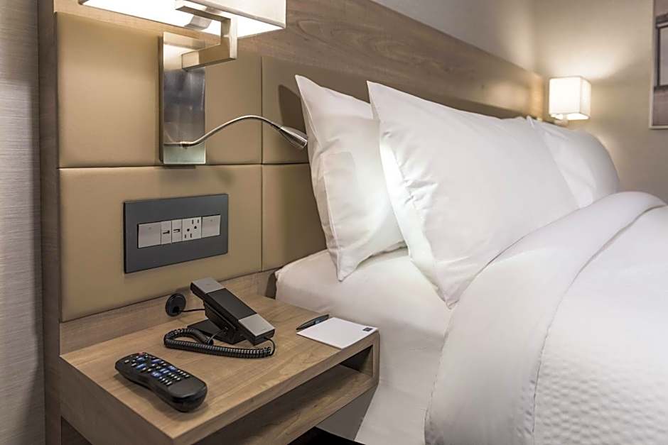 Photo 1 of 11 of 1 Bedroom 1 King Bed with Sofabed Suite, Hearing/Mobility Accessible, Bathtub