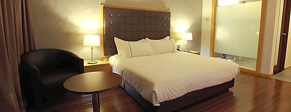 Symphony Suites Hotel