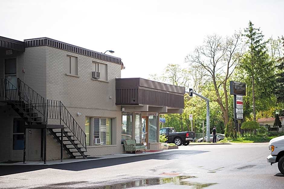 Advance Inn