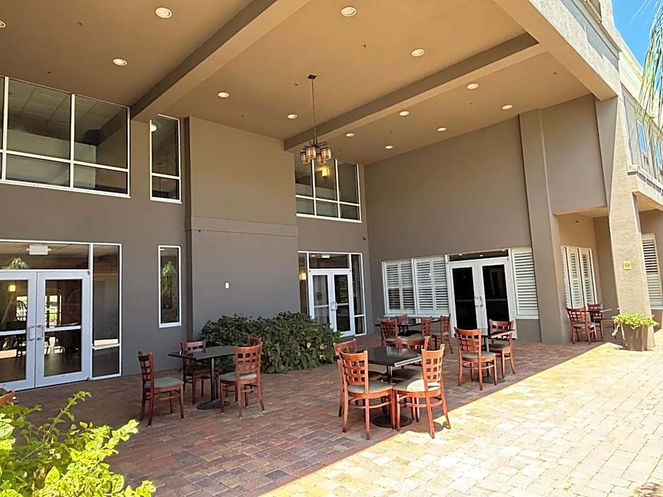 Holiday Inn Express & Suites Cocoa by IHG