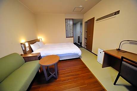 Queen Room - River Side - Non Smoking