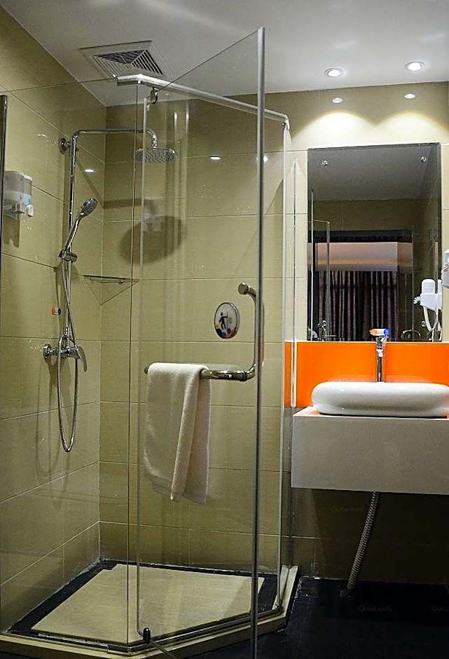 7 Days Premium Guilin Liangjiang Sihu Central Plaza