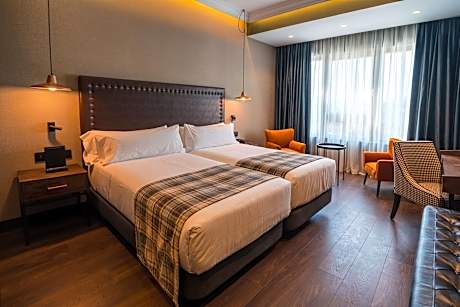 Triple Room (1 King Bed and 1 Twin Bed)
