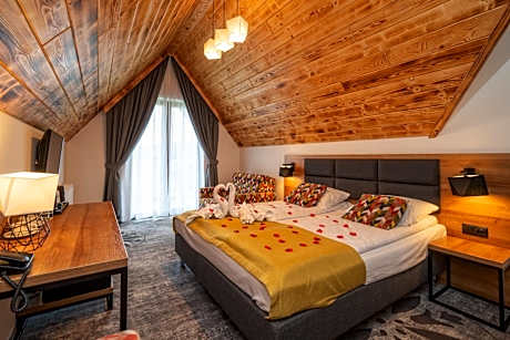 Double Room with Balcony (2 Adults + 1 Child)