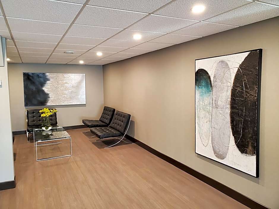 Super 8 by Wyndham Macleod Trail Calgary