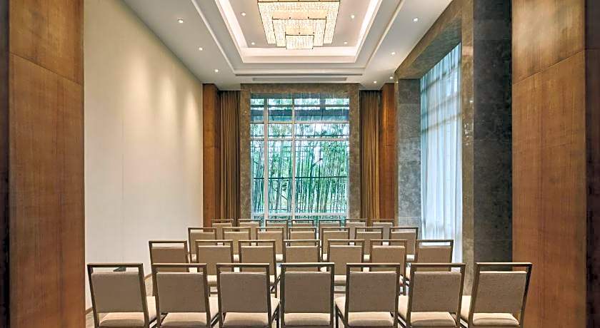 HUALUXE Ningbo Harbor City By IHG