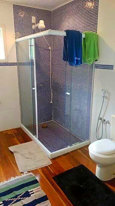 Linda casa em Mury,com riacho e lareira