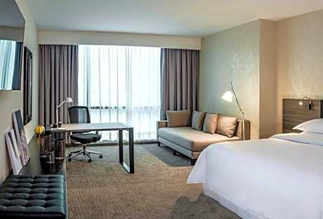 Deluxe King Room - Non-Smoking