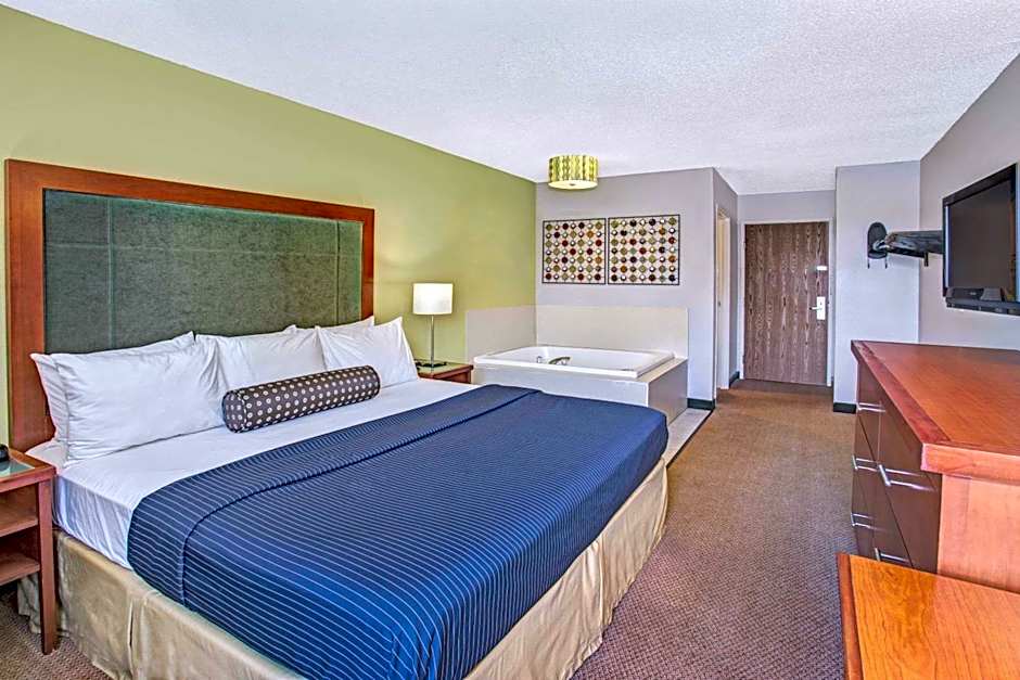 Days Inn by Wyndham Lake Bluff/Great Lakes Naval Base