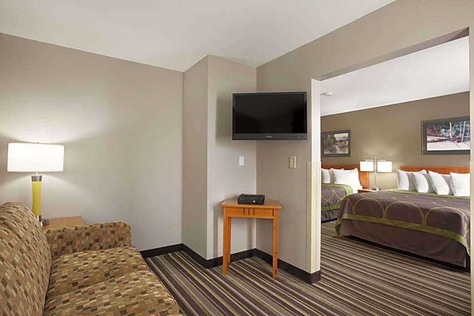 Photo 1 of 6 of 2 Queen Beds and 1 Double Bed