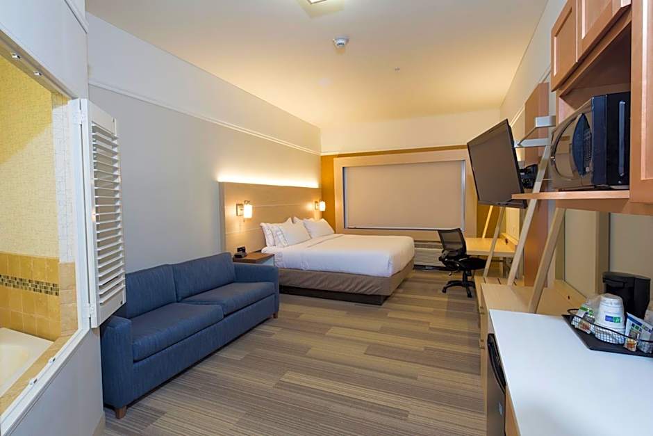 Holiday Inn Express & Suites Monroe By IHG