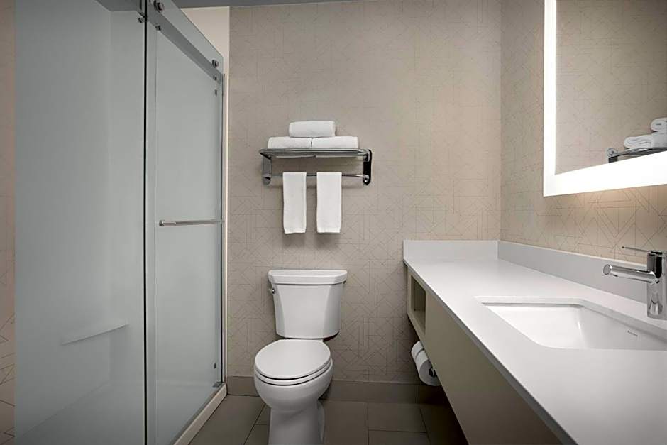 Holiday Inn Express Fargo - West Acres By IHG