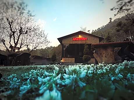 Arahnyam (Pool Side Cafe & Resort)