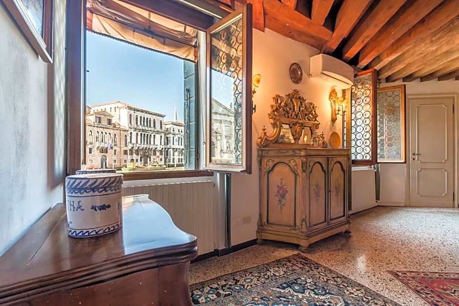 Admiral Emo Palace Over Canal Grande