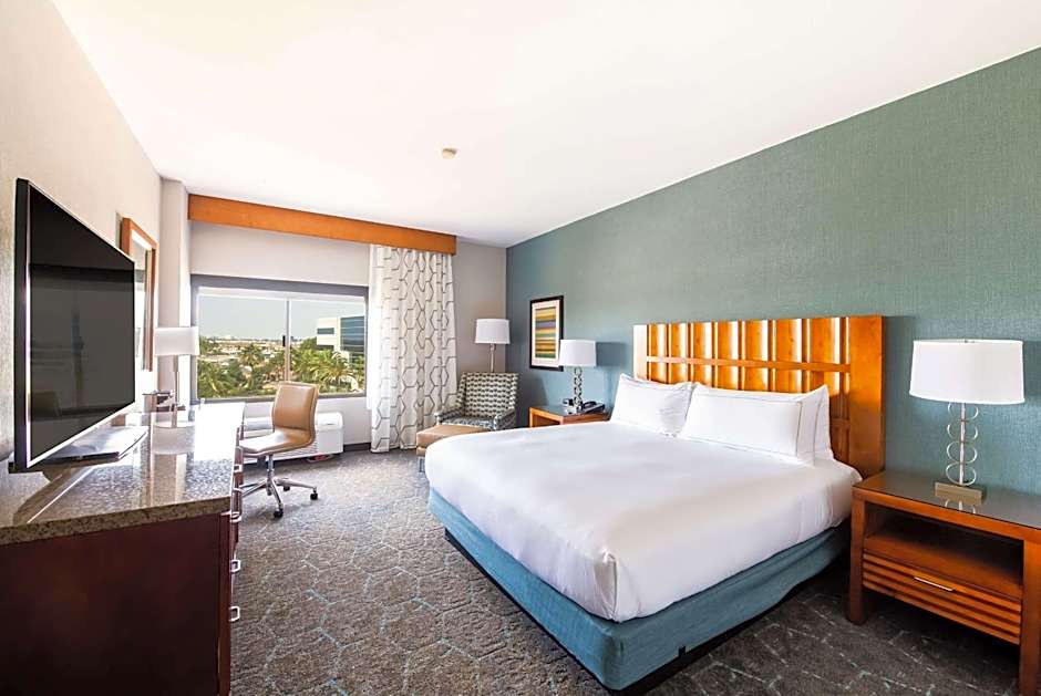 DoubleTree by Hilton Hotel Carson