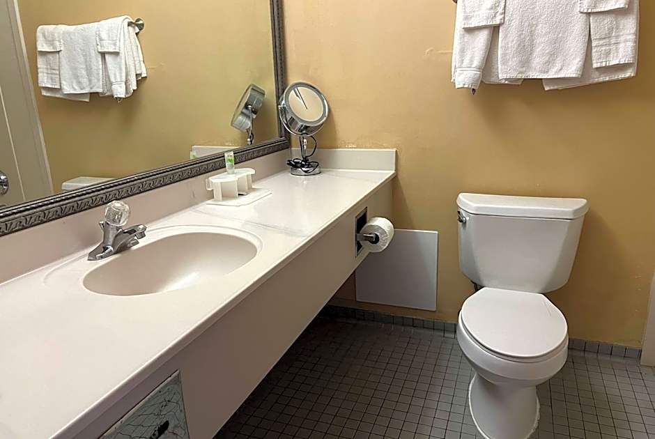 Days Inn by Wyndham Pittsburg KS