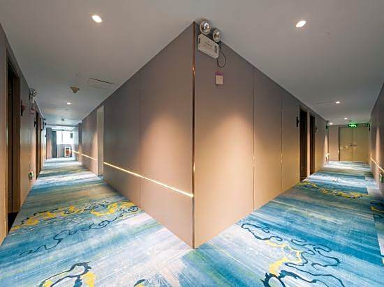 V8 Hotel (Guangzhou Xicun subway station store)