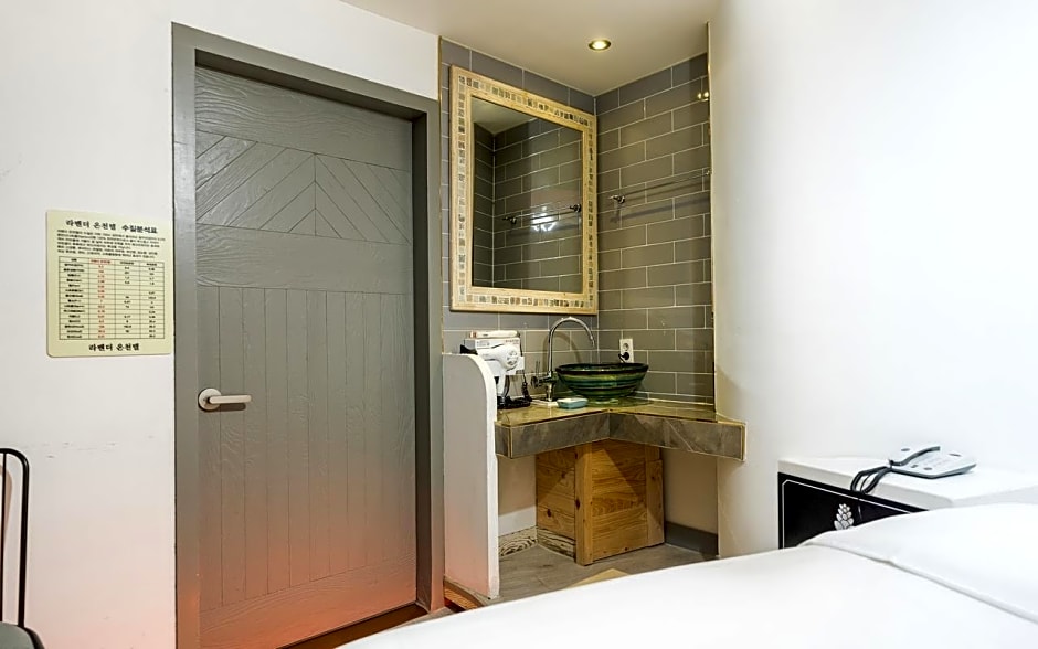 Hwaseong Wolmun Lavender Onchen Hotel