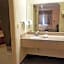 Red Roof Inn & Suites Houston - Humble/IAH Airport