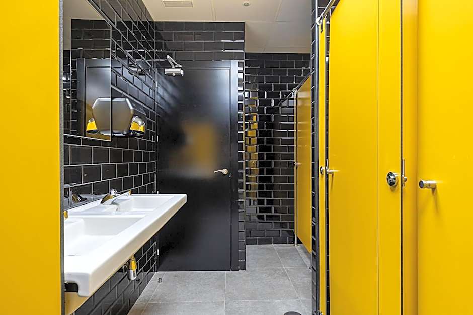 Art Seven Hostel Capsules