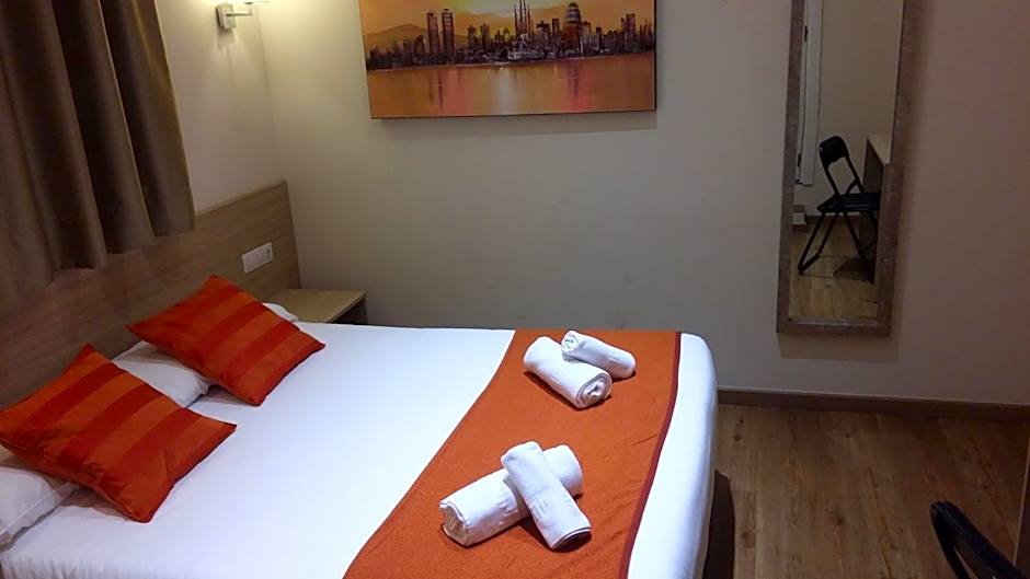 Hostal Barcelona Travel