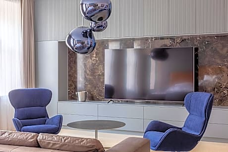 Luxury Smart Home Apartment in Vilnius Old Town, Sleep on Hästens