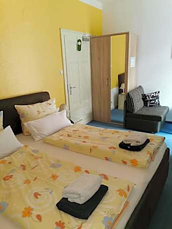 8+12-Doppelzimmer-Ensuite Dusche-Balkon