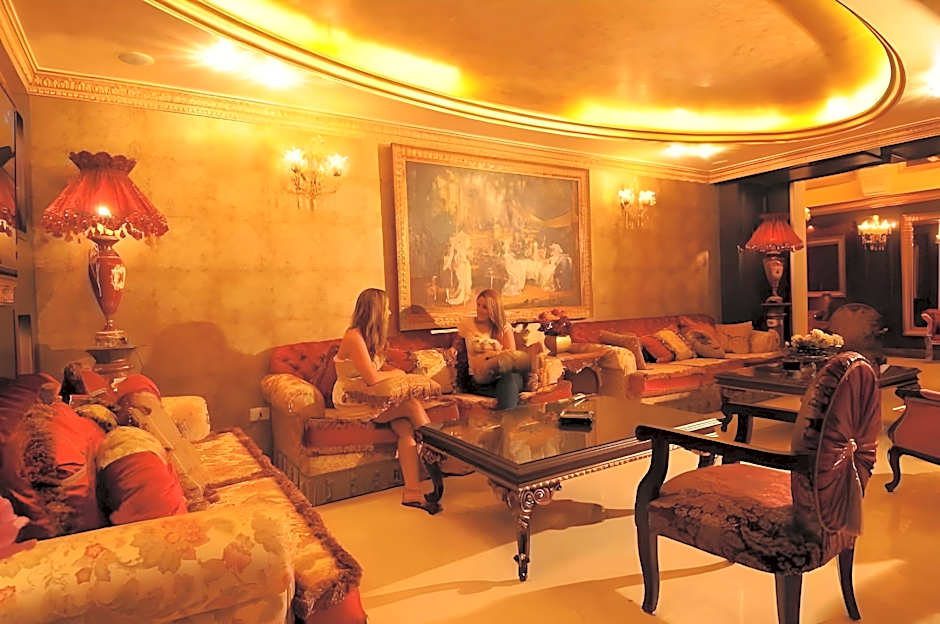 Queens Suite Hotel