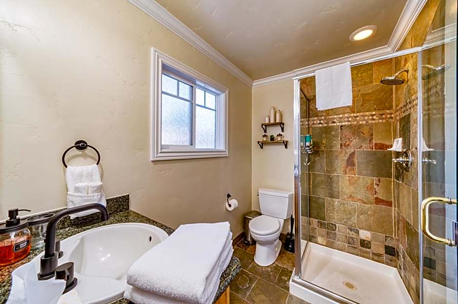 Moose and Maple Lodge