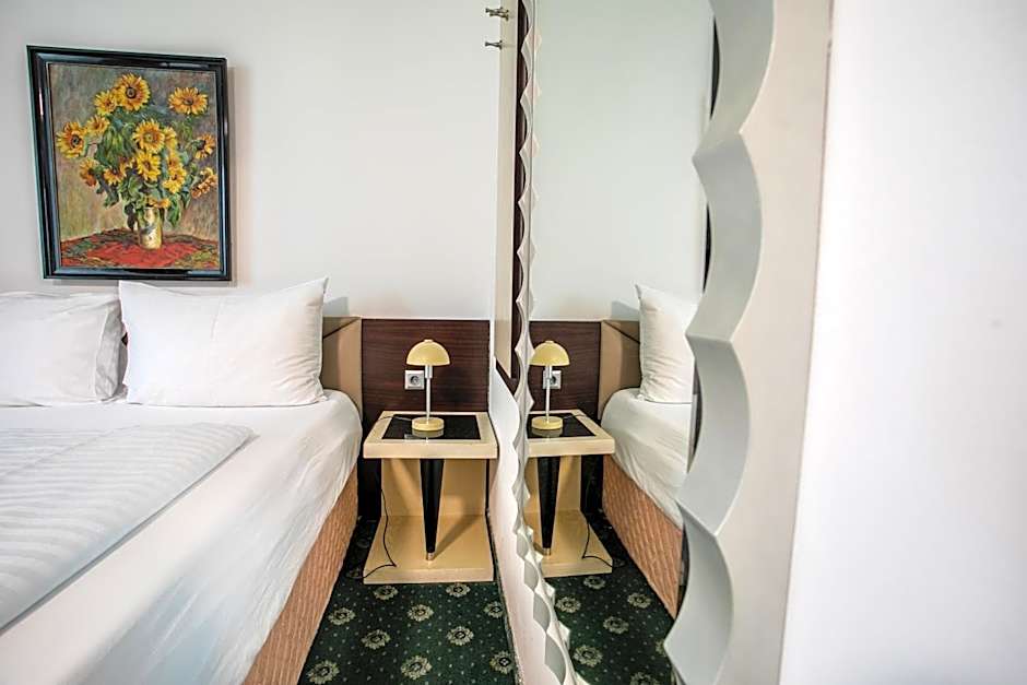 Hotel Attaché