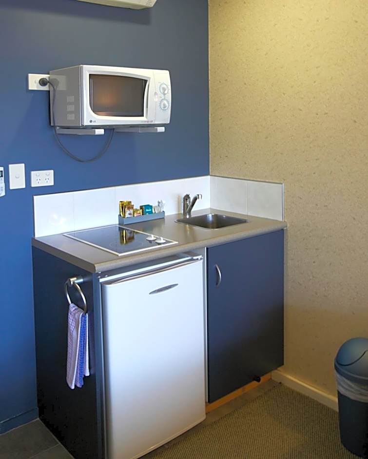 Landmark Manor Motel