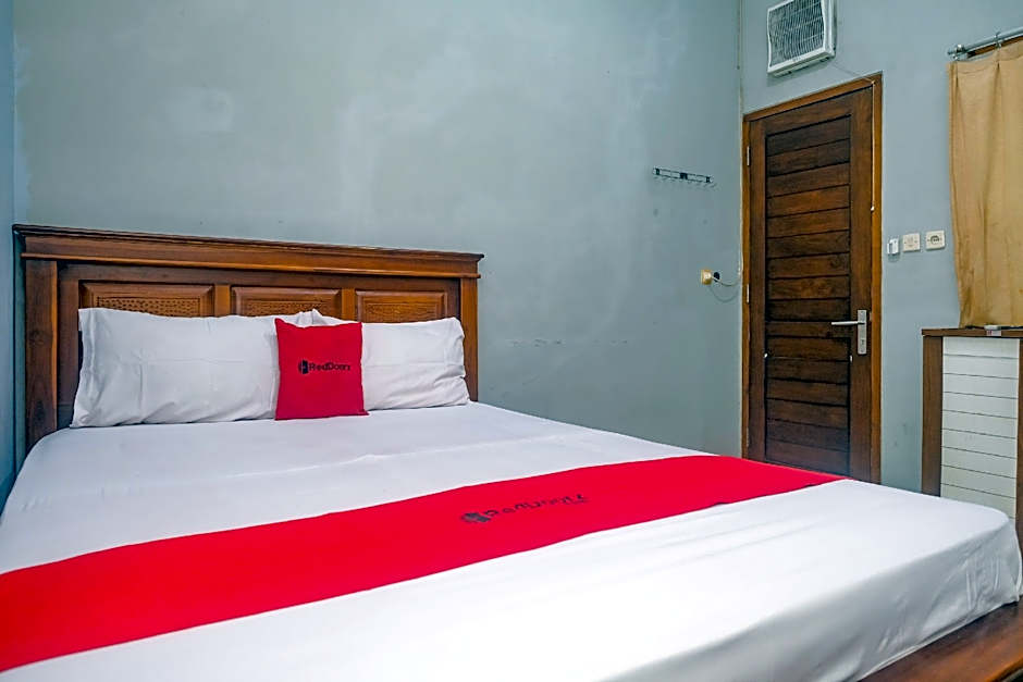 RedDoorz @ Jalan Kedawung