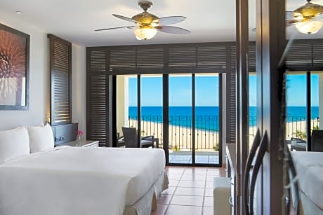 Club Deluxe One-Bedroom Suite with Ocean Front