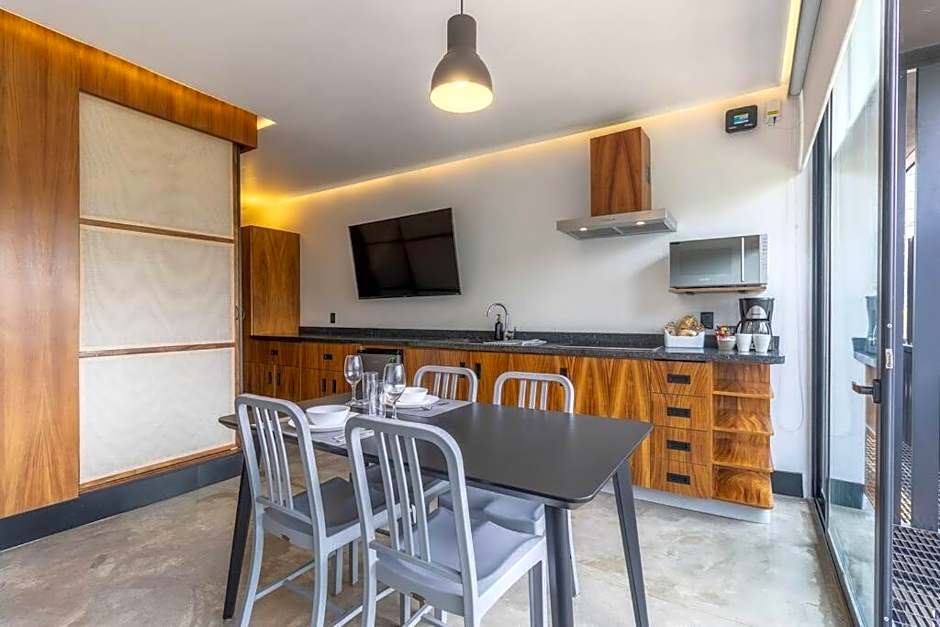 L102 New studio apt 1Bdrm 1bath AC Rooftop