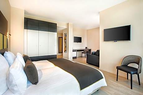 Family Queen Room