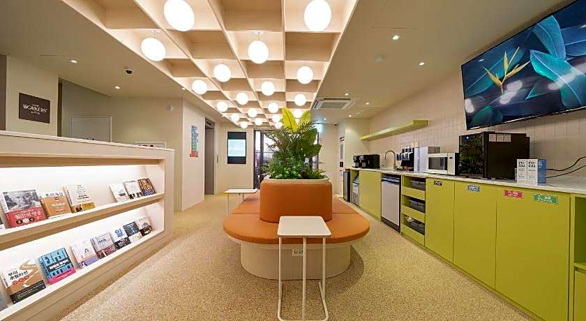 Workers Hotel Ansan by Aank