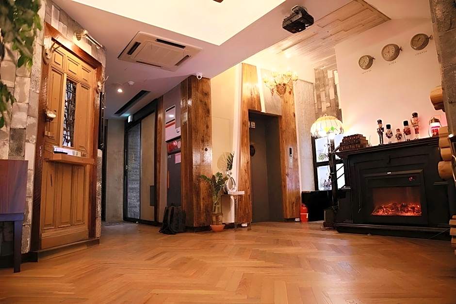 February Boutique Hotel Hwanggeum