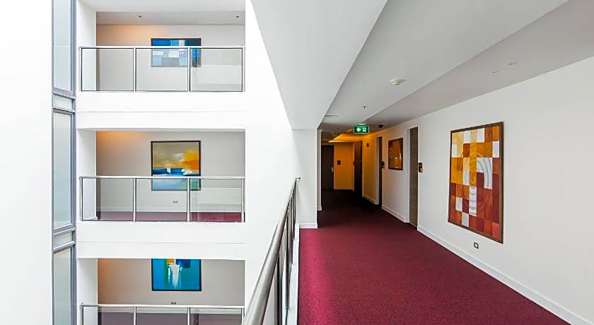 Oakwood Residence Sukhumvit 24 Hotel