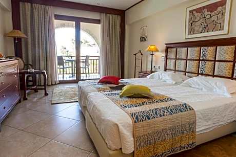 Maisonette with Pool View