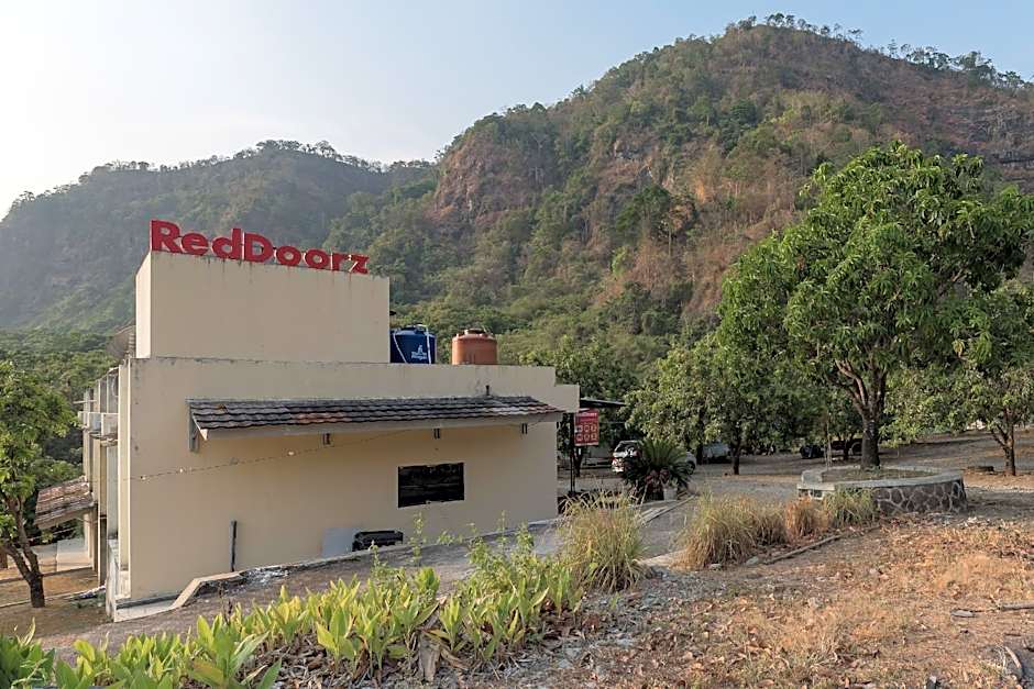 RedDoorz near Ciletuh Sukabumi