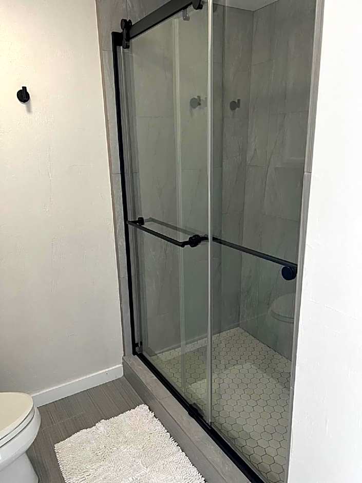 Stunning Views Best location in Hilo 2BR modern Condo